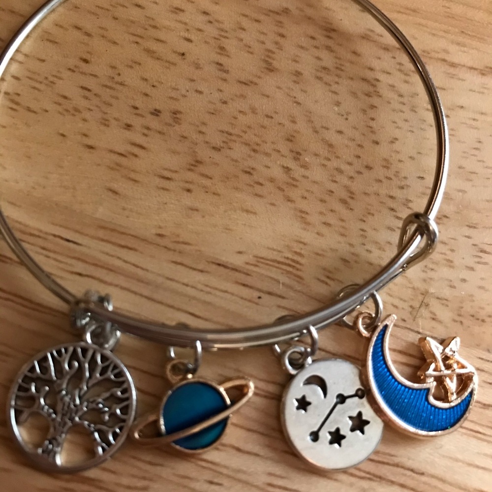 Charm bracelet